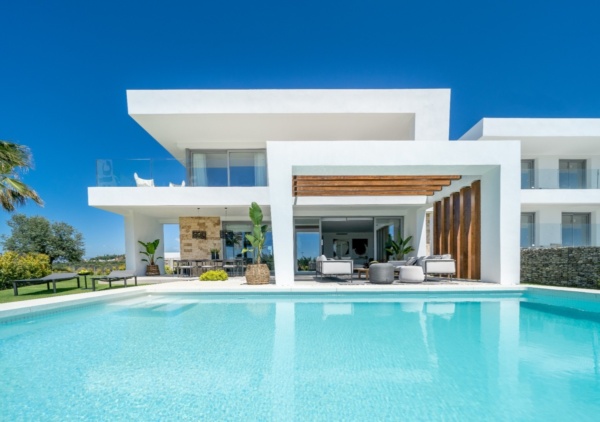 Villa For Sale in East Marbella - 4822 -23