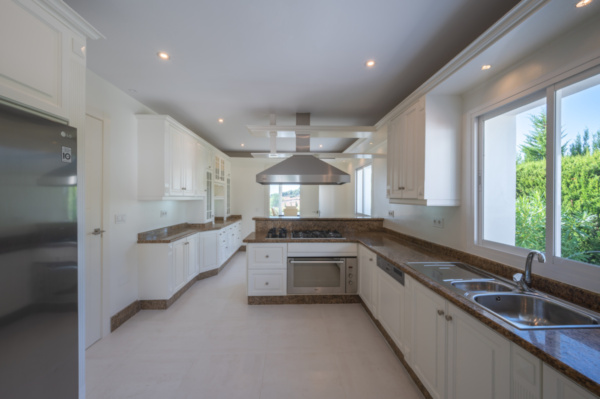 Villa For Sale in El Paraiso, Benahavis - 4687 -13