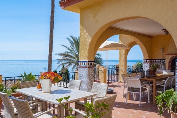 Villa For Sale in Estepona - 46687 - 1
