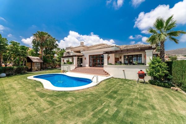 Luxury Villa For Sale in Nueva Andalucia, Marbella