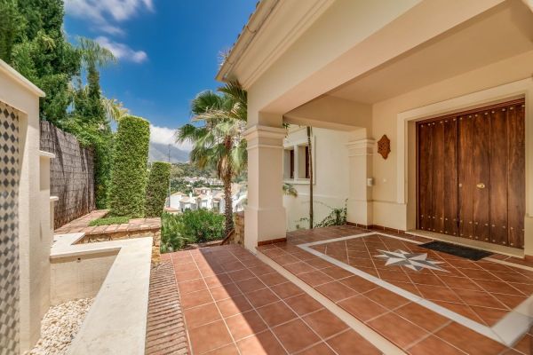 Villa For Sale in Nueva Andalucia, Marbella