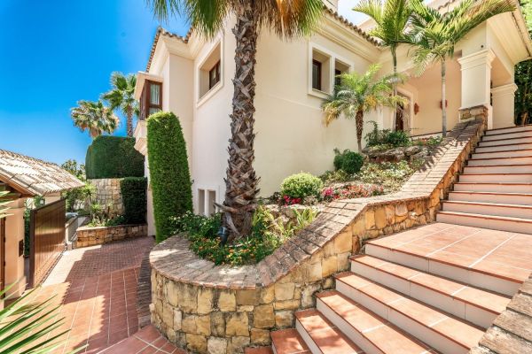 Villa For Sale in Nueva Andalucia, Marbella