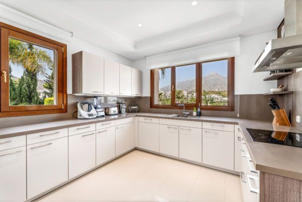 Villa For Sale in Nueva Andalucia, Marbella