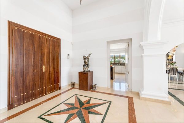 Villa For Sale in Nueva Andalucia, Marbella